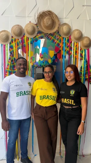 Camisa do Brasil Portal Concursos — Amarelo, Preto e Branco